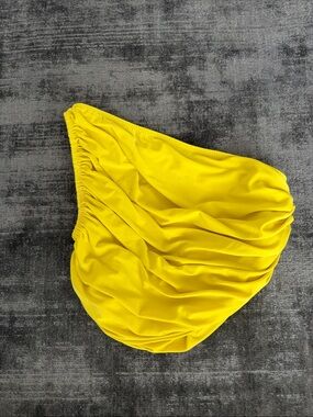 Norma Kamali Yellow One-Shoulder Ruched Crop Top